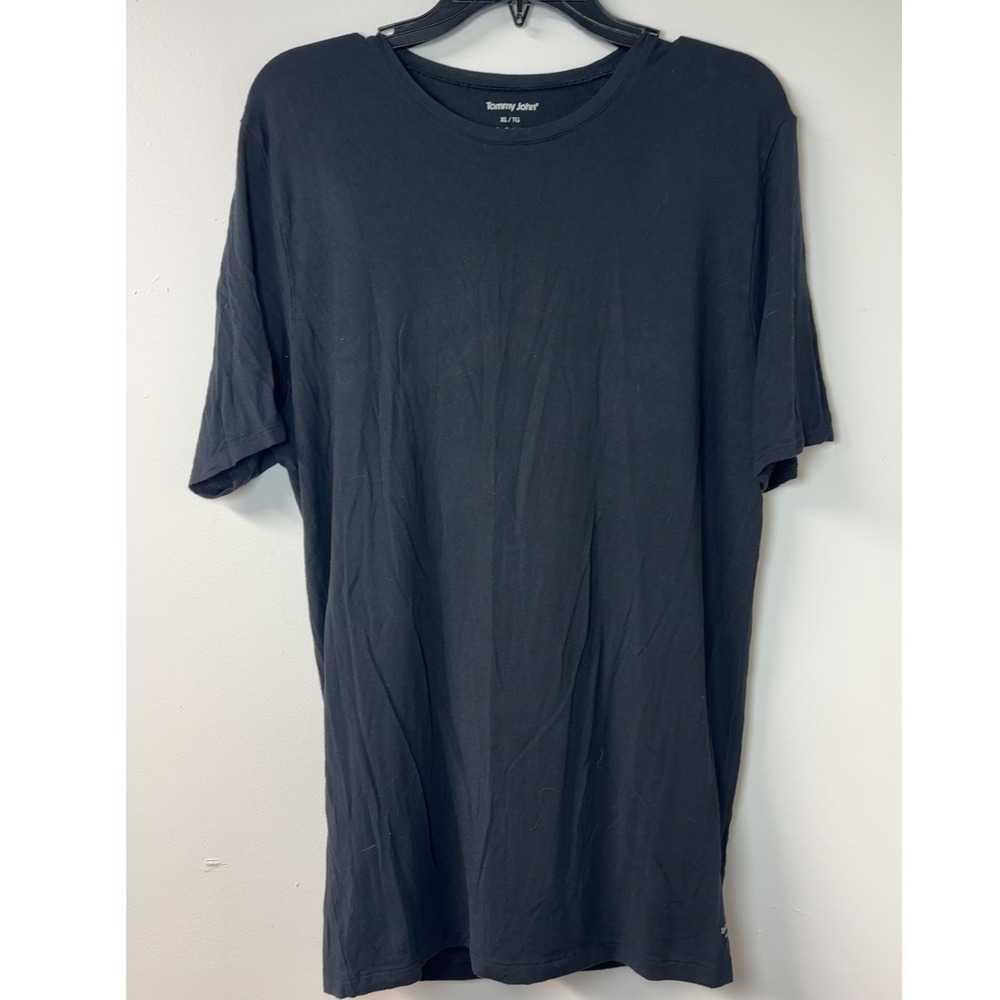 Tommy John | Men's Basic Black Stay Tucked Shirt | Size XL